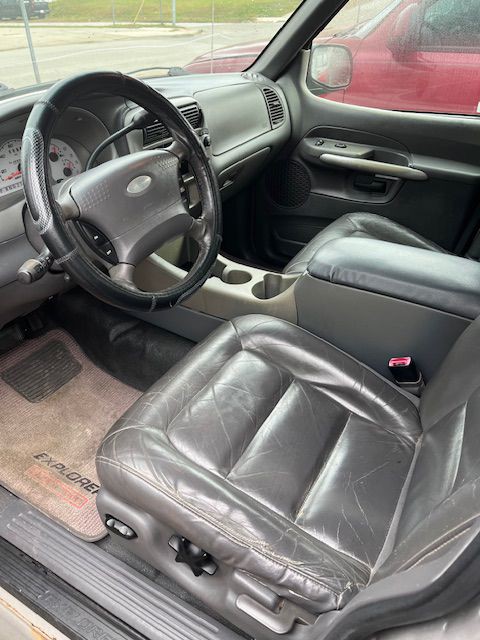 2002 Ford Explorer Image 7
