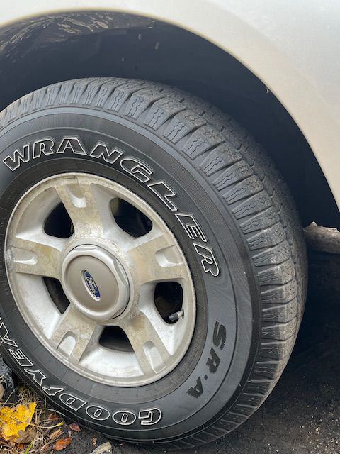 2002 Ford Explorer Image 12