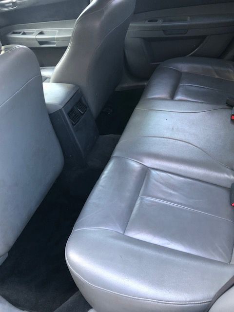 2005 Chrysler 300 Image 5