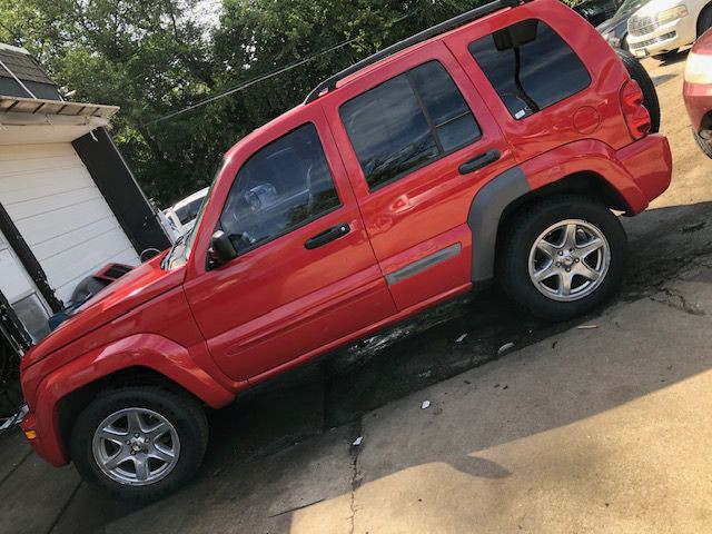 2004 Jeep Liberty Image 3