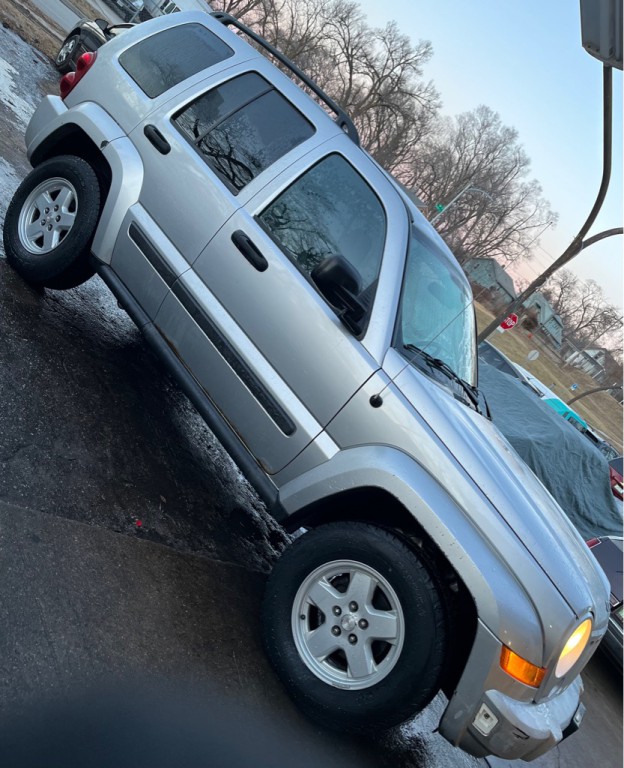 2007 Jeep Liberty Image 2