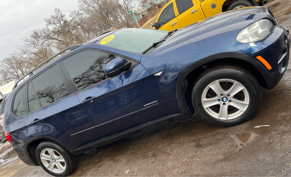 2011 BMW X5 Image 2