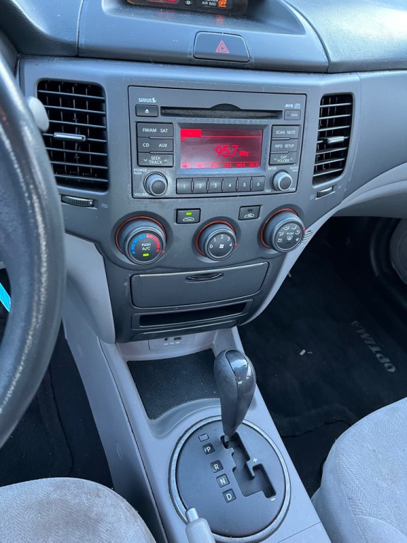 2010 Kia Optima Image 7