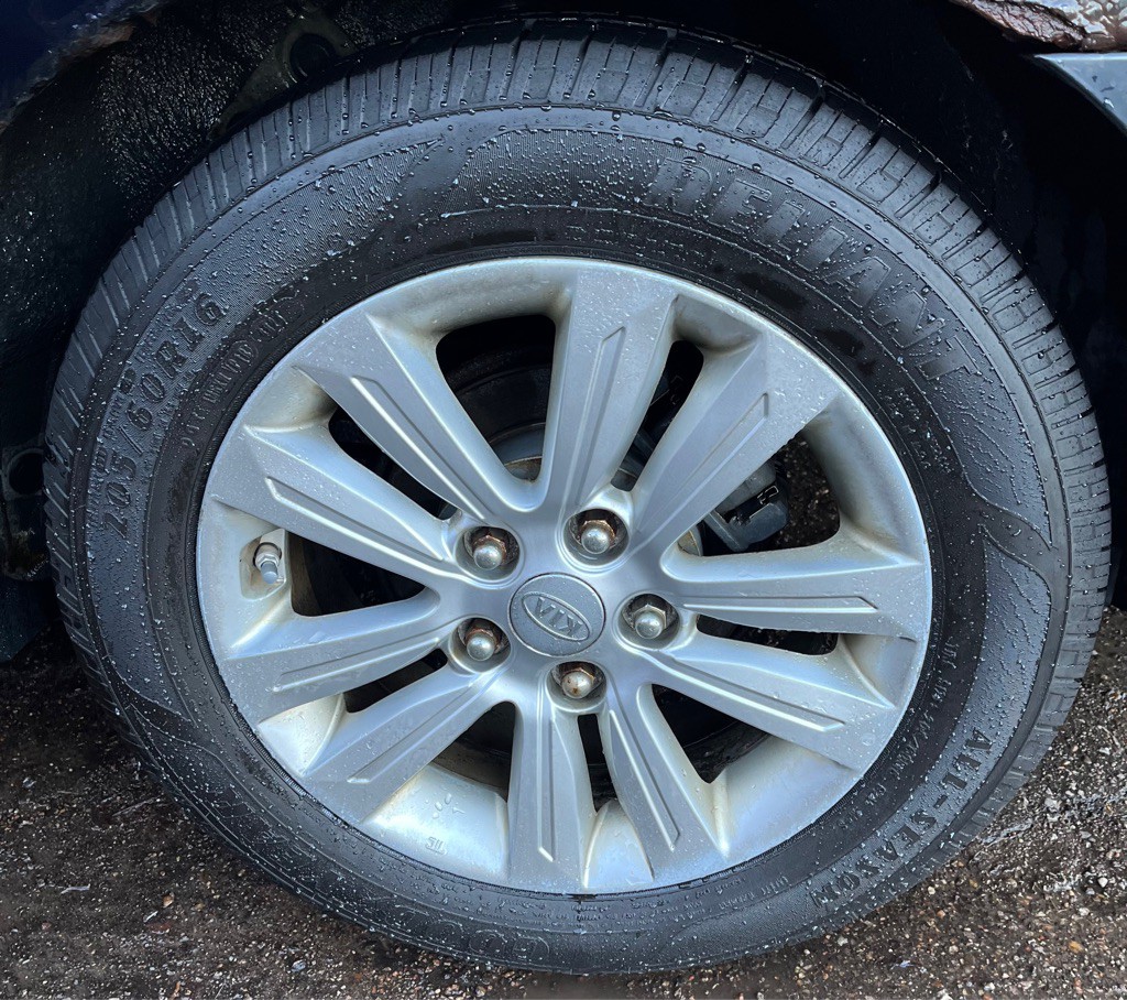 2010 Kia Optima Image 12