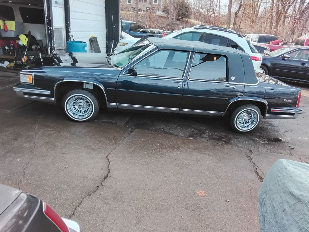 1988 Cadillac DeVille Image 1