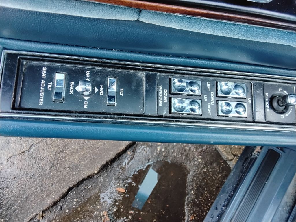 1988 Cadillac DeVille Image 10