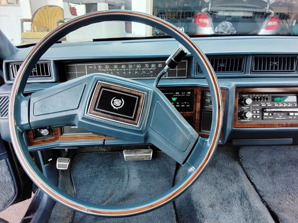 1988 Cadillac DeVille Image 11