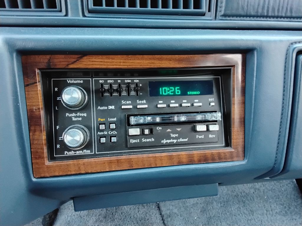 1988 Cadillac DeVille Image 14