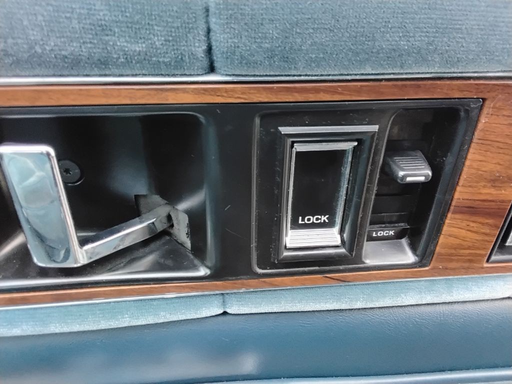 1988 Cadillac DeVille Image 19