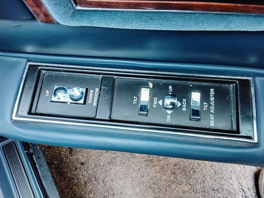 1988 Cadillac DeVille Image 20