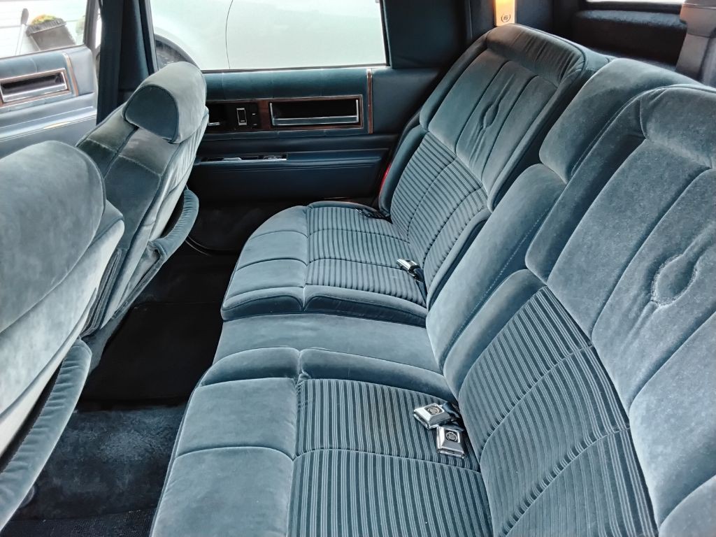 1988 Cadillac DeVille Image 23