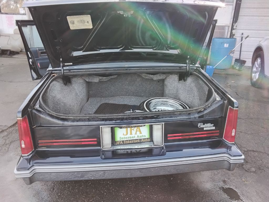 1988 Cadillac DeVille Image 24