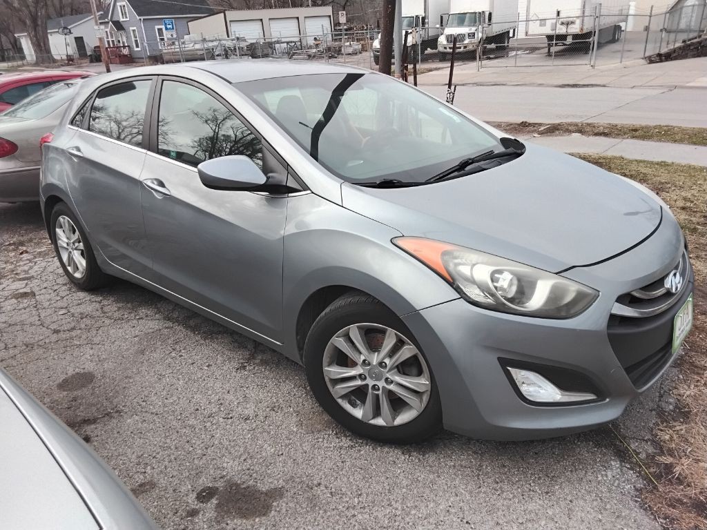 2015 Hyundai Elantra Image 2