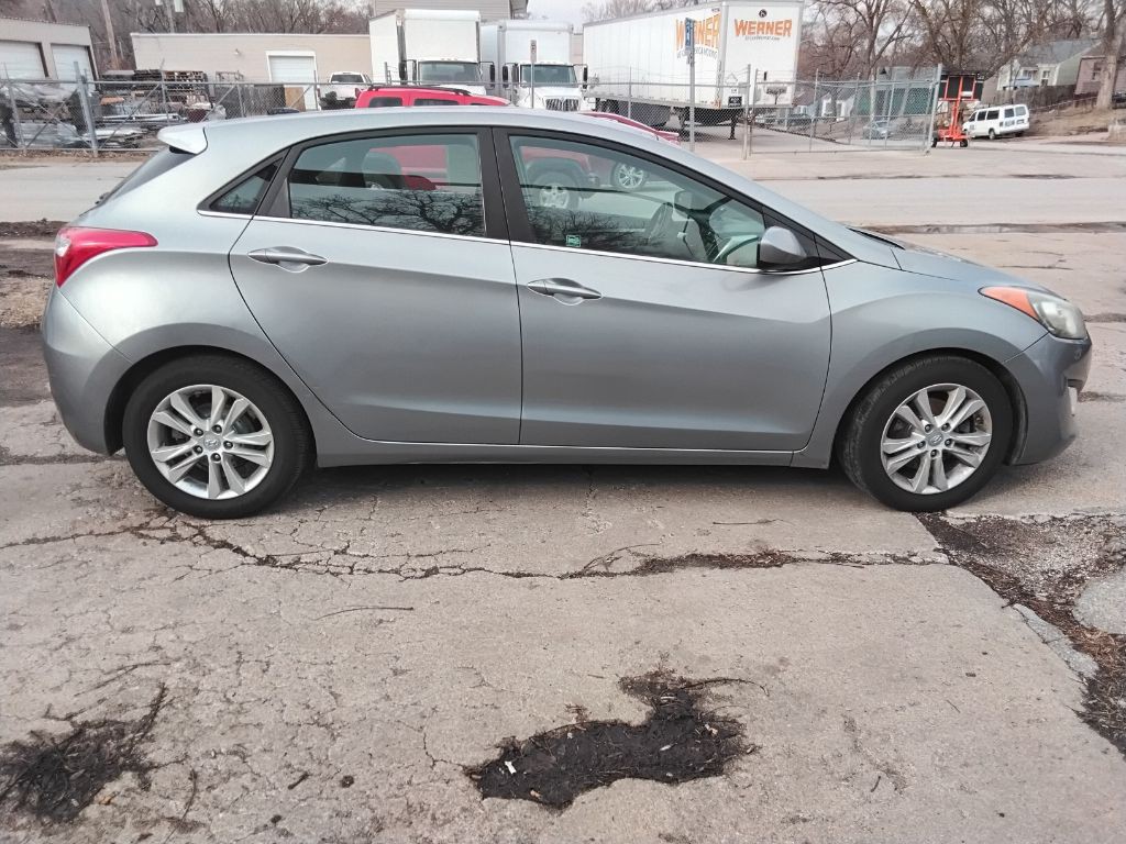 2015 Hyundai Elantra Image 3