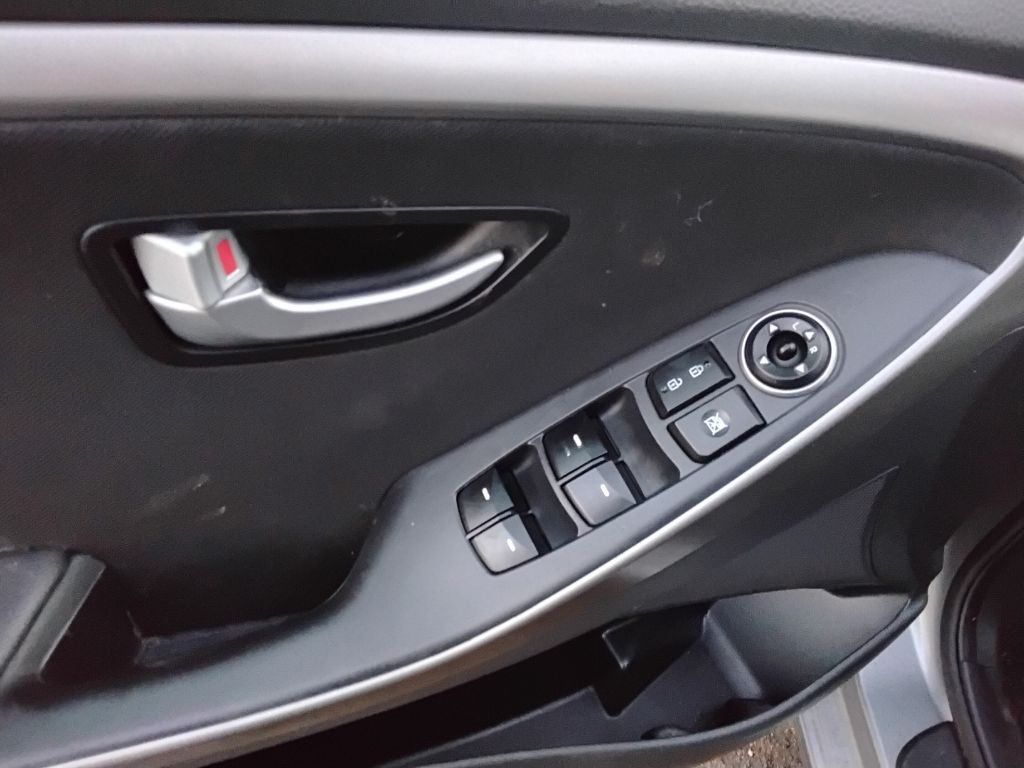 2015 Hyundai Elantra Image 8