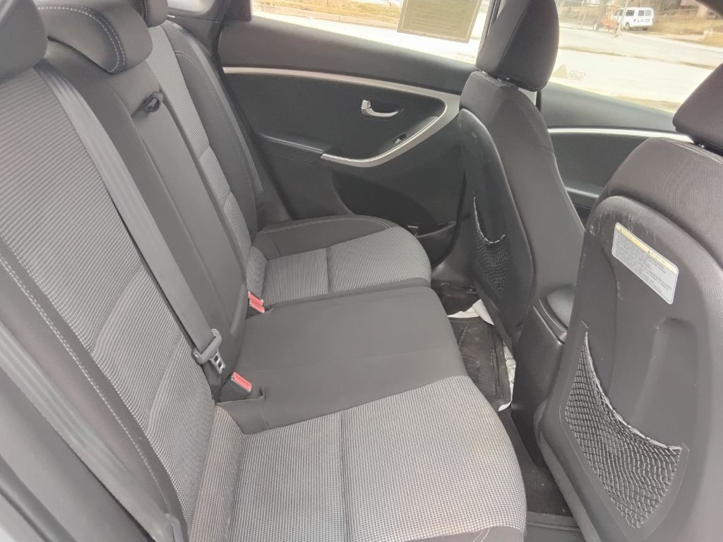 2015 Hyundai Elantra Image 16