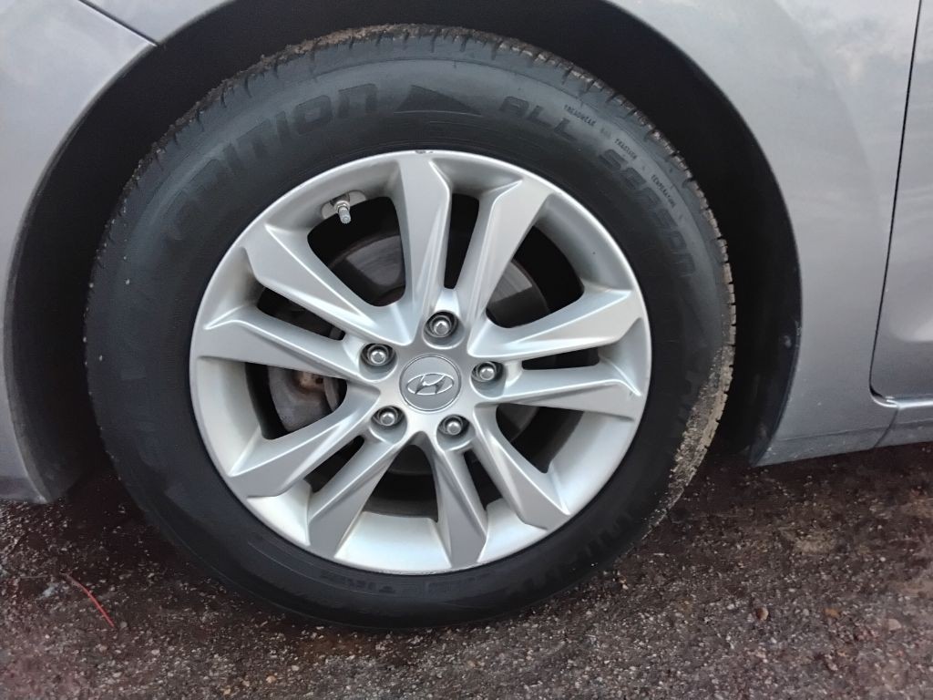 2015 Hyundai Elantra Image 21