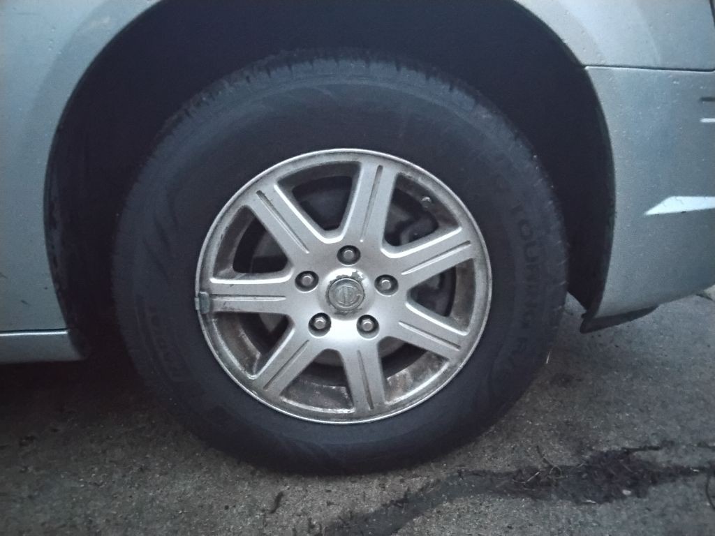 2010 Chrysler Town & Country Image 13