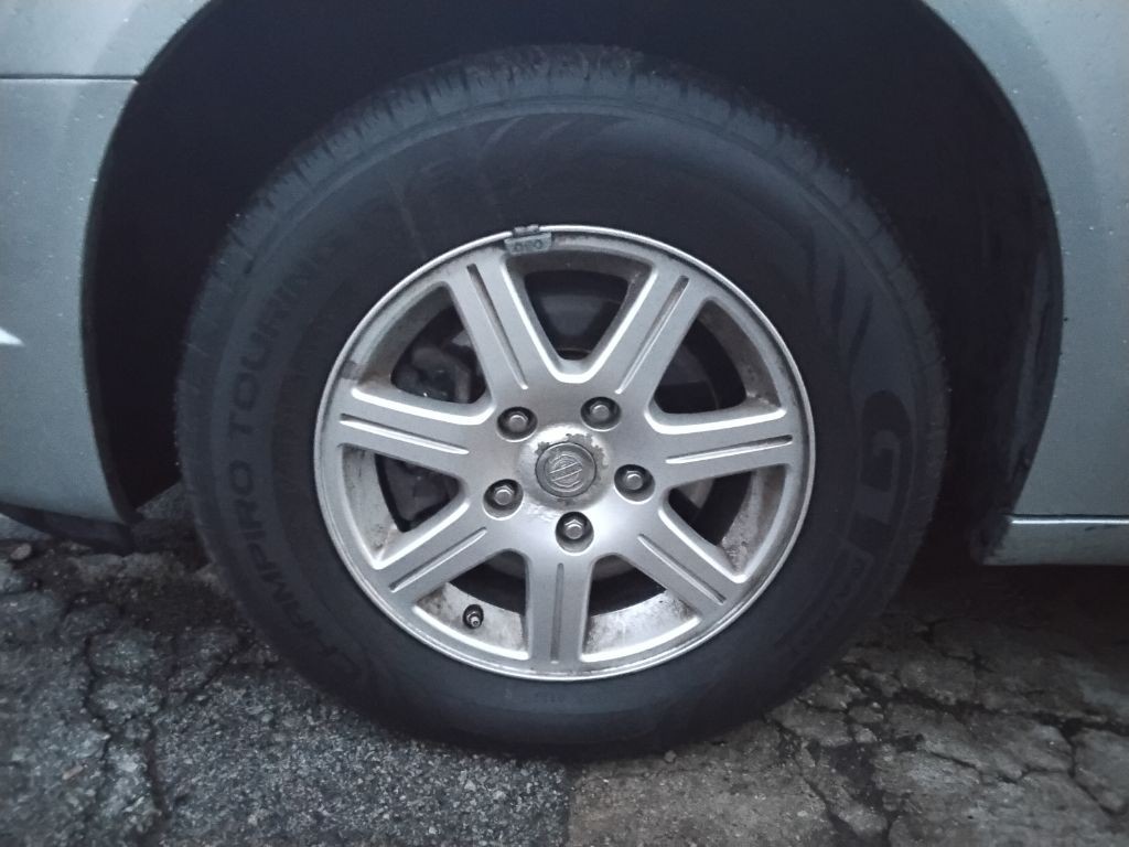 2010 Chrysler Town & Country Image 14