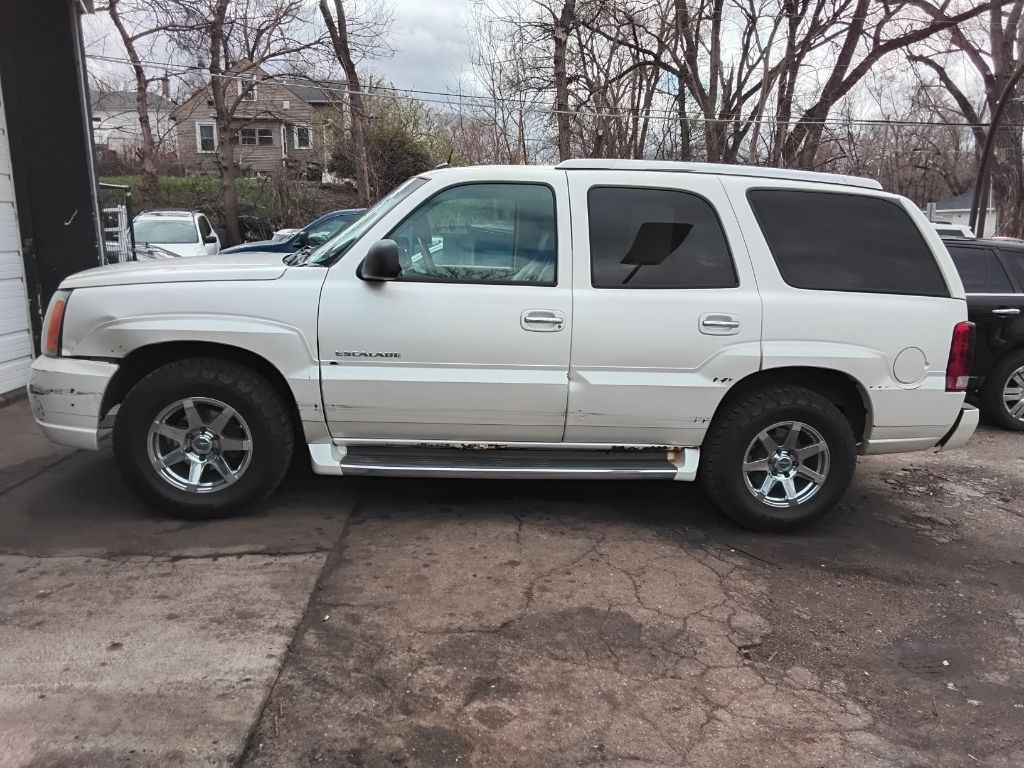 2004 Cadillac Escalade Image 1