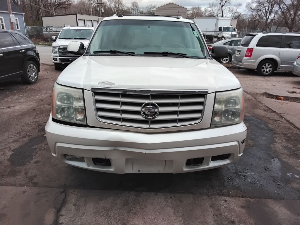 2004 Cadillac Escalade Image 2