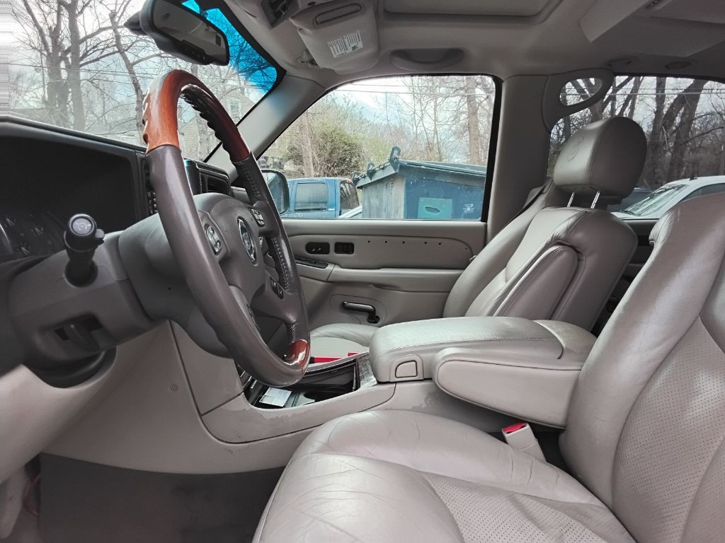 2004 Cadillac Escalade Image 6