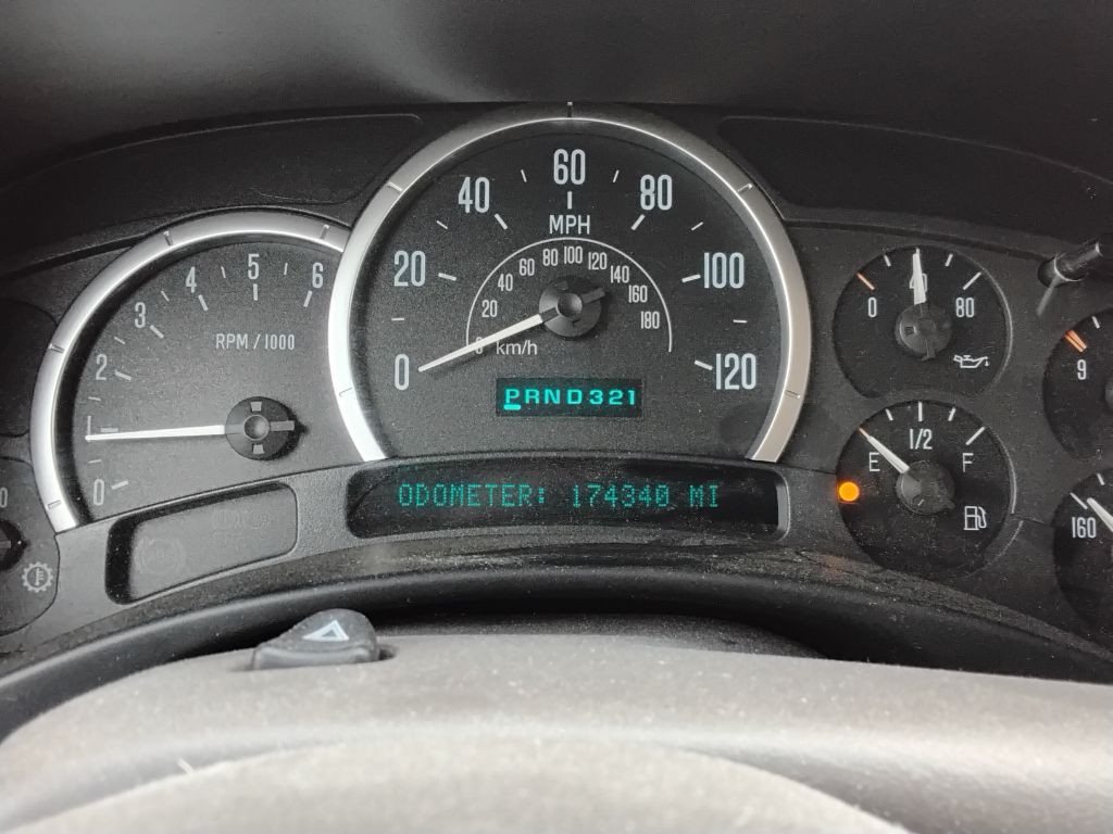 2004 Cadillac Escalade Image 11