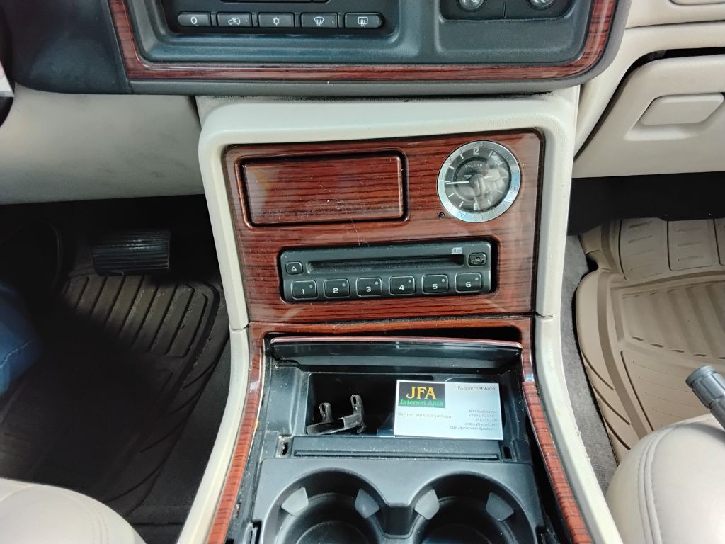 2004 Cadillac Escalade Image 13