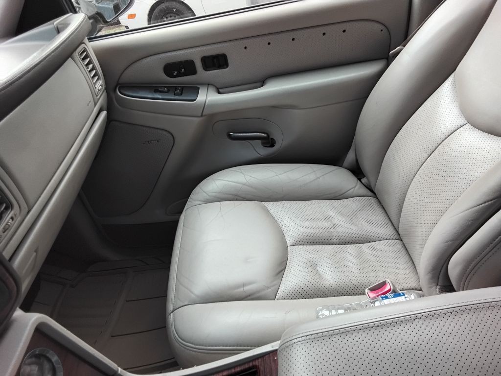 2004 Cadillac Escalade Image 14