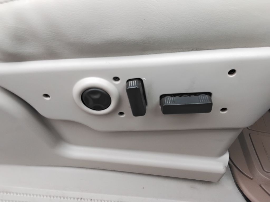 2004 Cadillac Escalade Image 17