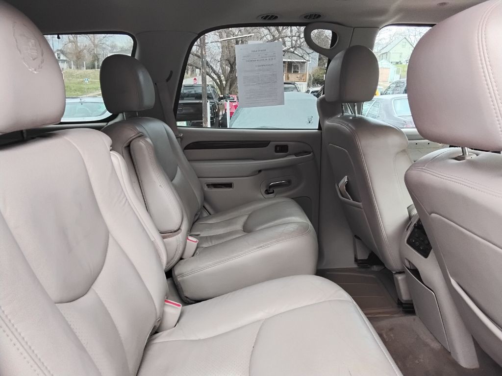 2004 Cadillac Escalade Image 19