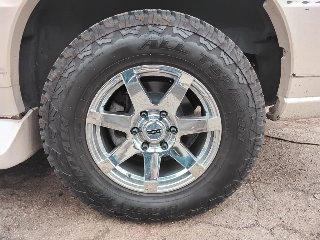 2004 Cadillac Escalade Image 21