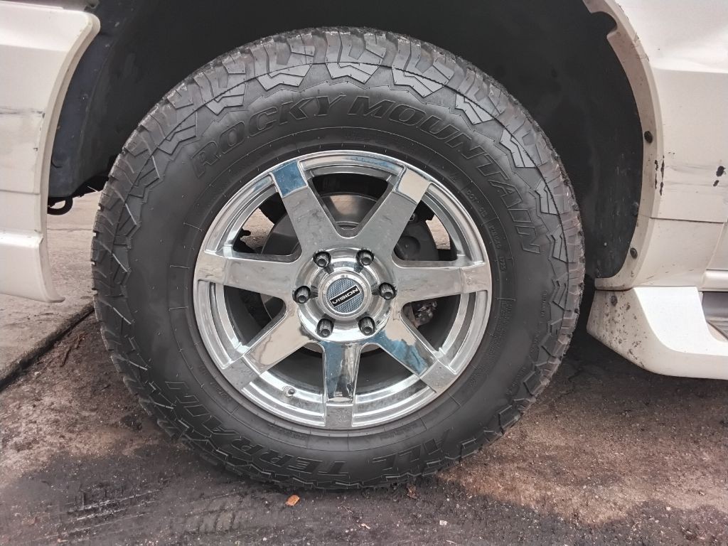 2004 Cadillac Escalade Image 22