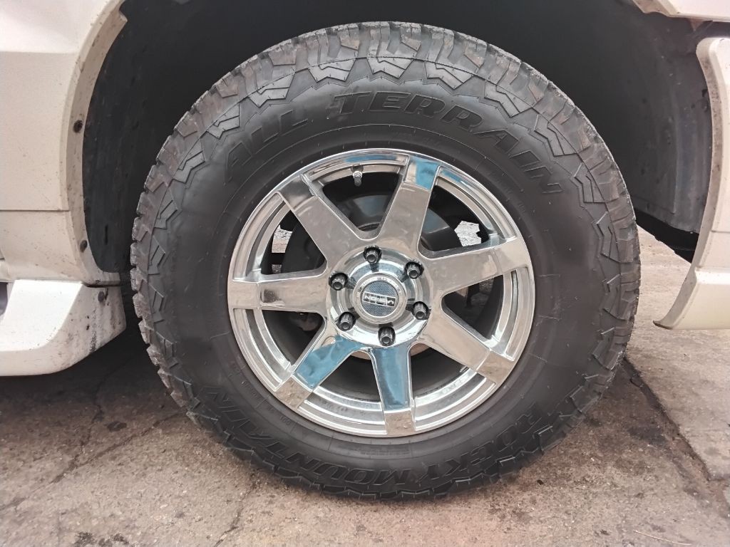 2004 Cadillac Escalade Image 23