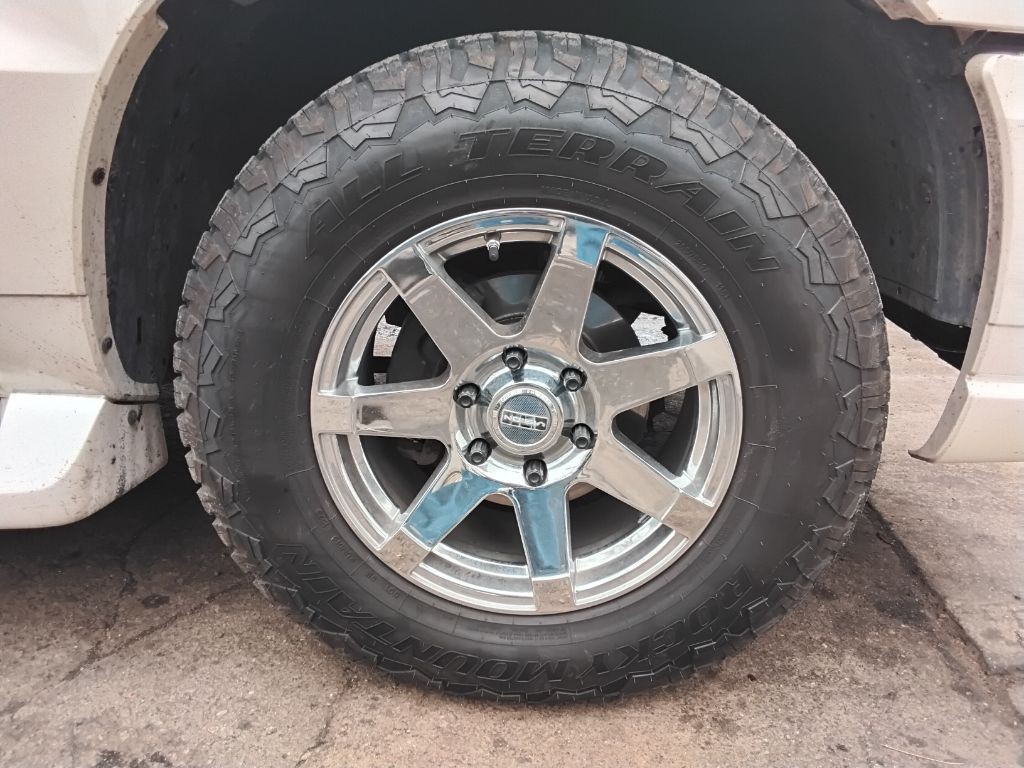 2004 Cadillac Escalade Image 24