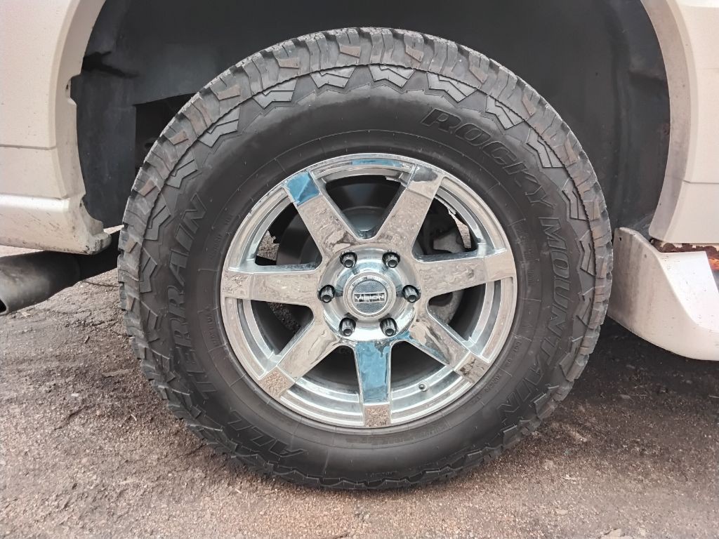 2004 Cadillac Escalade Image 25