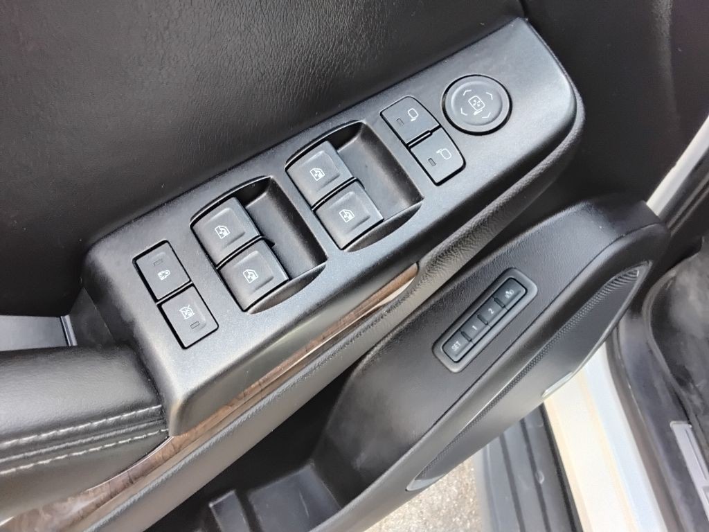 2016 Chevrolet Suburban Image 8