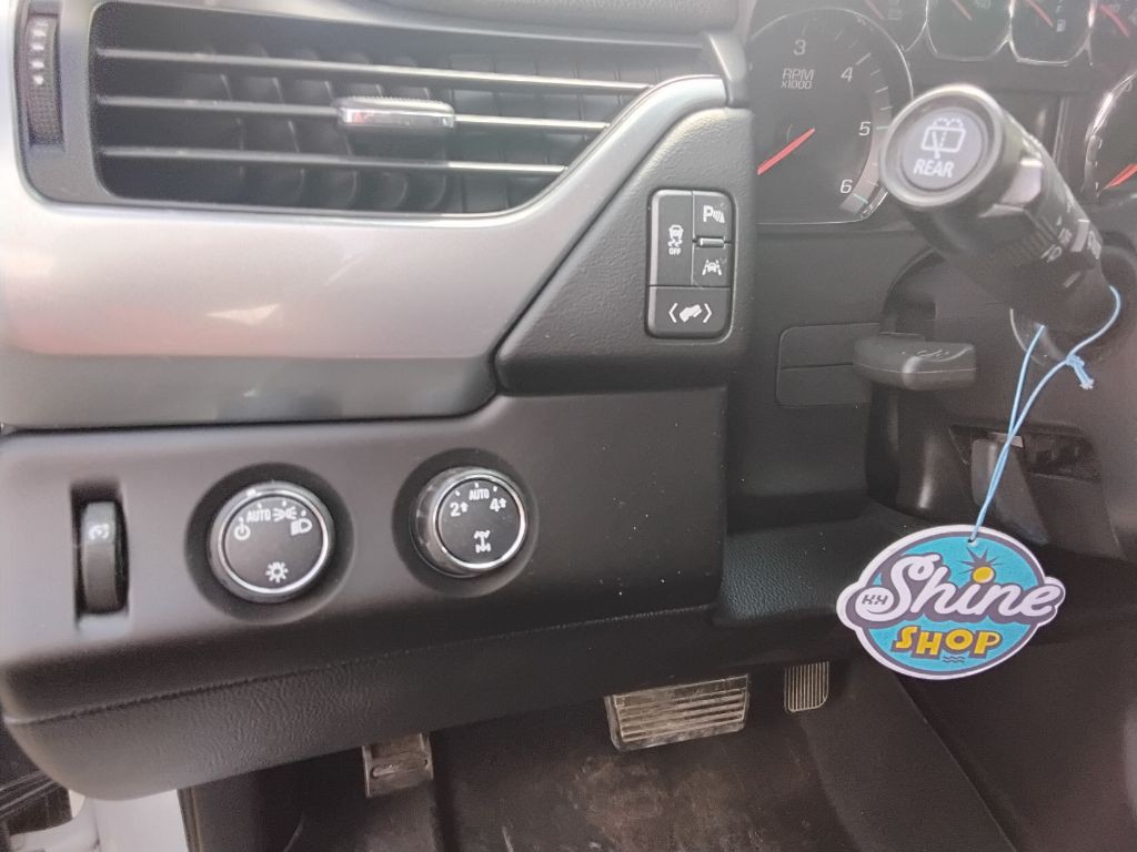 2016 Chevrolet Suburban Image 9