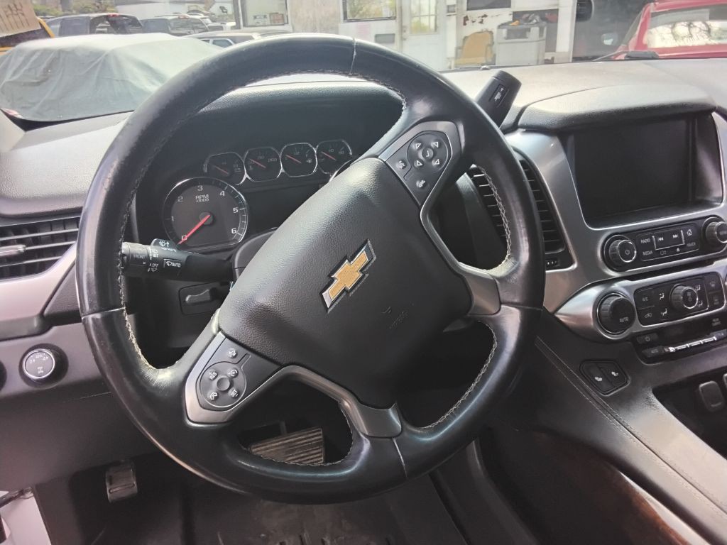 2016 Chevrolet Suburban Image 10