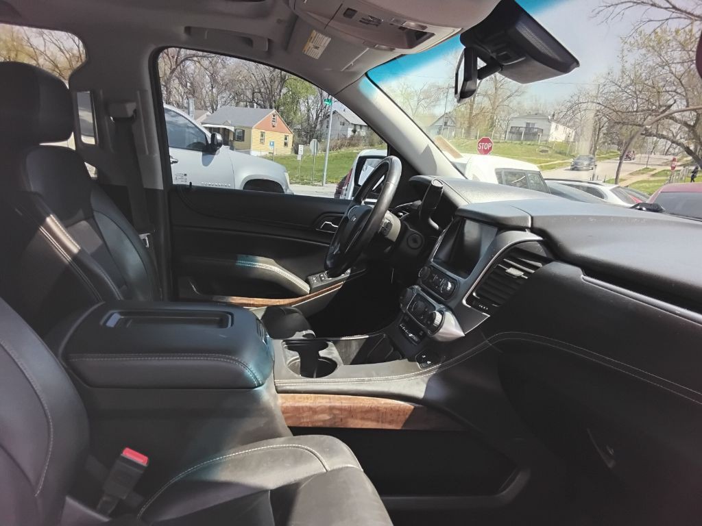 2016 Chevrolet Suburban Image 18