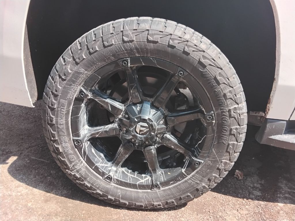 2016 Chevrolet Suburban Image 23