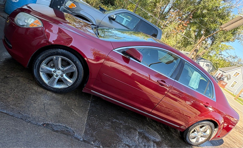 2011 Chevrolet Malibu Image 1