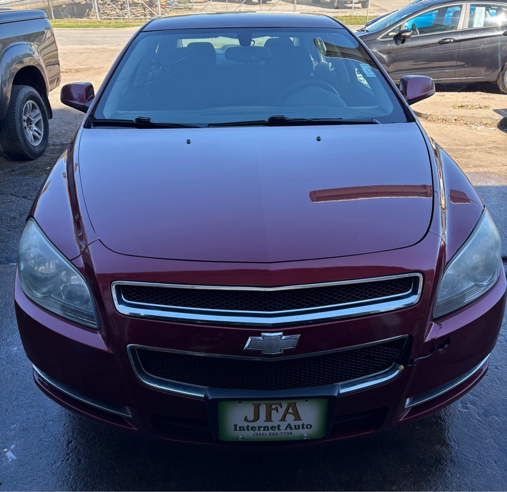 2011 Chevrolet Malibu Image 2