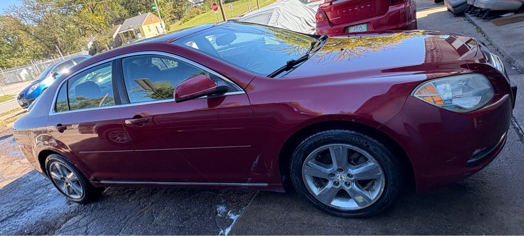 2011 Chevrolet Malibu Image 3
