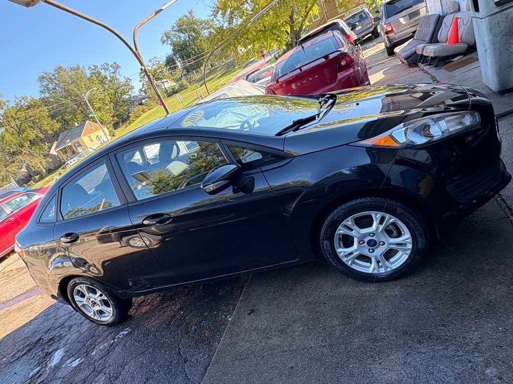 2015 Ford Fiesta Image 1