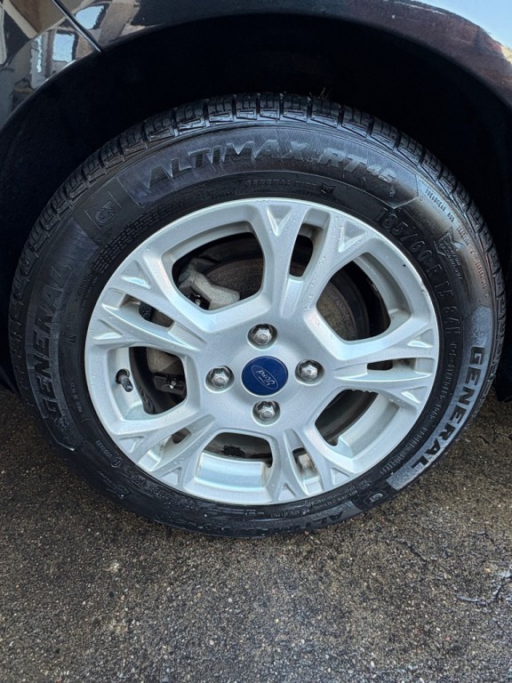 2015 Ford Fiesta Image 5