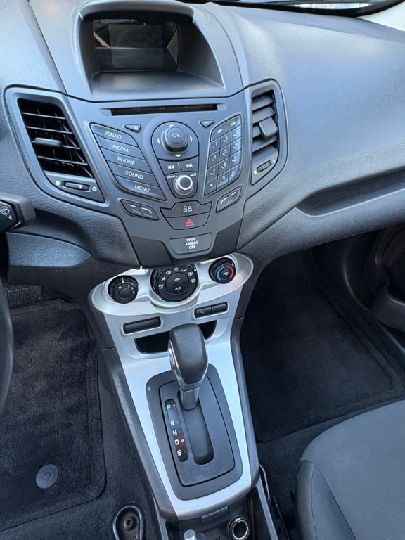 2015 Ford Fiesta Image 11