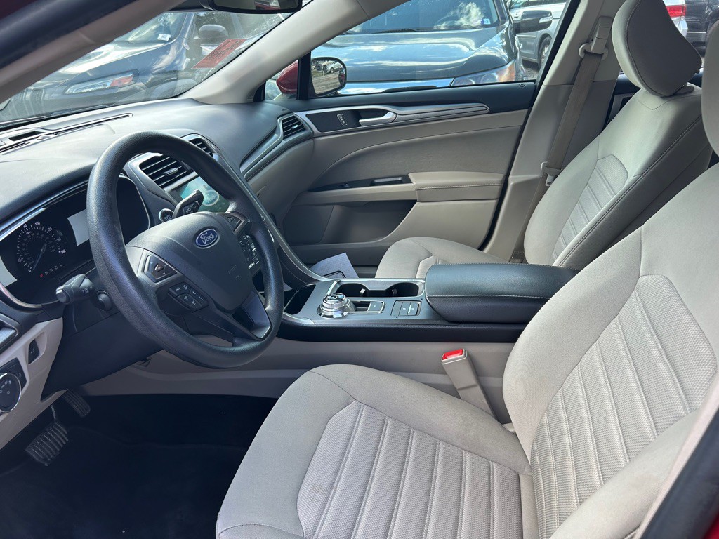 2020 Ford Fusion Image 5