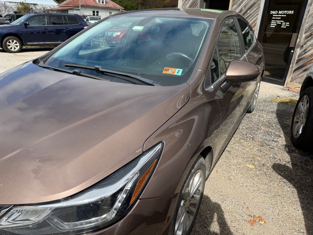 2019 Chevrolet Cruze Image 2