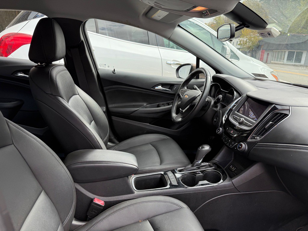 2019 Chevrolet Cruze Image 4